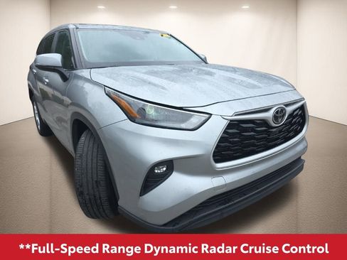 Used 2024 Toyota Highlander LE image 9