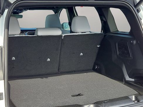 New 2026 Jeep Cherokee Overland w/ Advanced Pro Tech Group AWD/4WD image 9