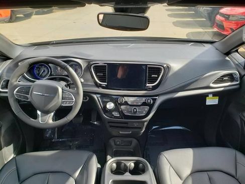 New 2026 Chrysler Pacifica Select AWD/4WD image 8