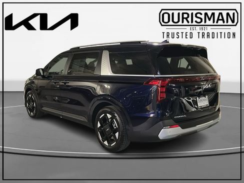 New 2026 Kia Carnival EX FWD image 3