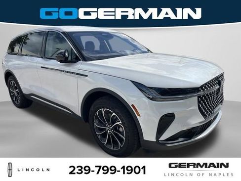 Used 2025 Lincoln Nautilus Premier image 9