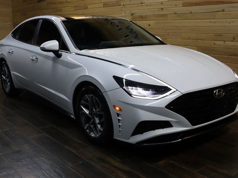 Used 2020 Hyundai Sonata SEL w/ Convenience + Sunroof Package FWD image 2