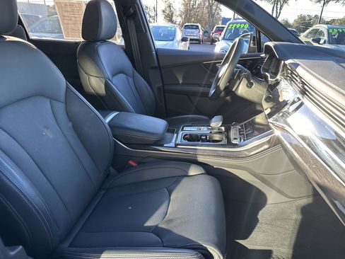 Used 2025 Audi Q7 3.0T Prestige image 13