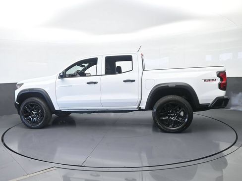 Used 2025 Chevrolet Colorado Trail Boss AWD/4WD image 3