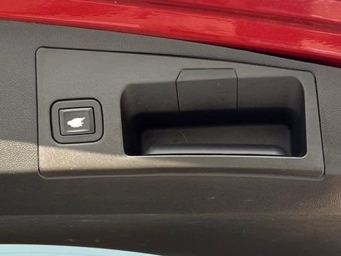 Used 2018 Cadillac XT5 Luxury w/ Driver Awareness Package image 32