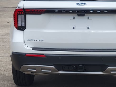 New 2025 Ford Explorer Active w/ Active Comfort Package image 7