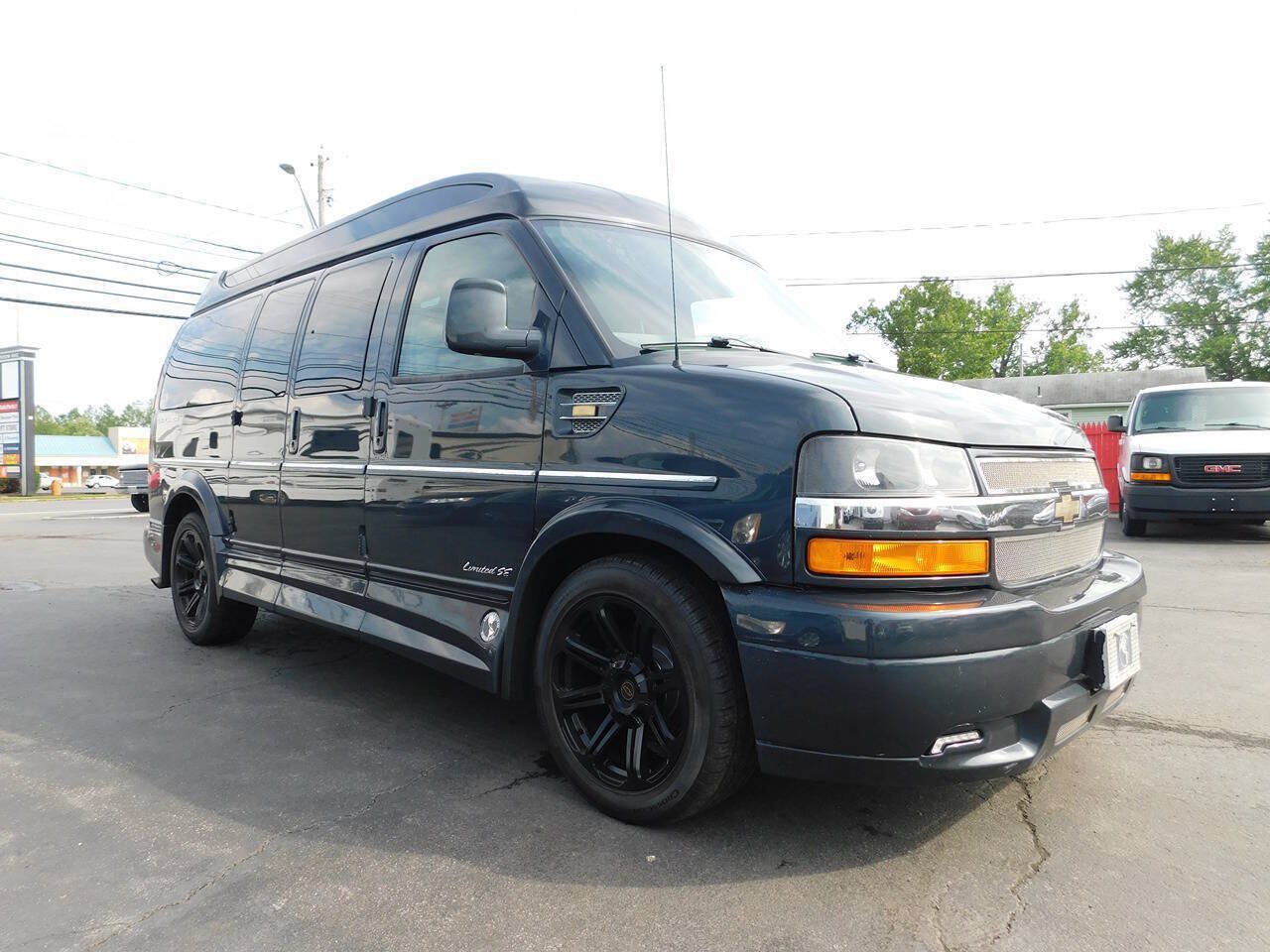 Used 2018 Chevrolet Express 2500 w/ Enhanced Convenience Package RWD image 1