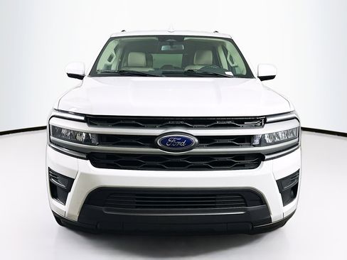 Used 2024 Ford Expedition Max XLT image 2