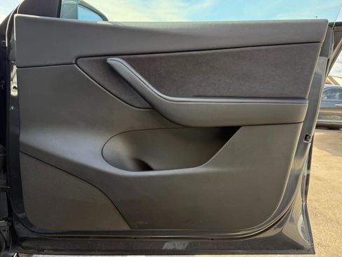 Used 2021 Tesla Model Y Long Range image 22