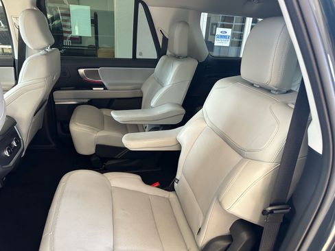 Used 2025 Ford Expedition Max Platinum w/ Driver's Package AWD/4WD image 24