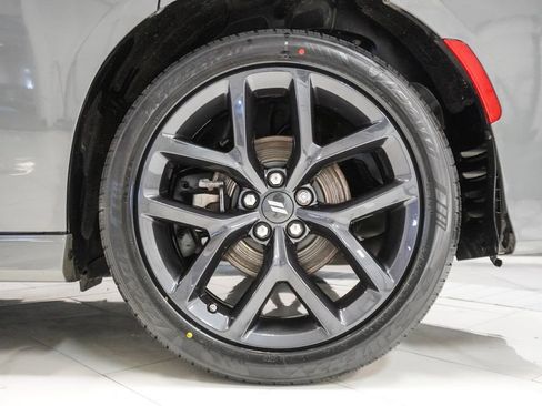 Used 2023 Dodge Charger R/T w/ Blacktop Package image 33