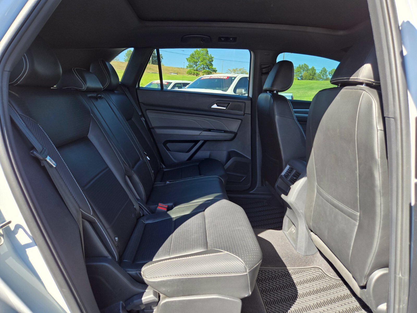 Used 2023 Volkswagen Atlas Cross Sport SEL R-Line AWD/4WD image 17