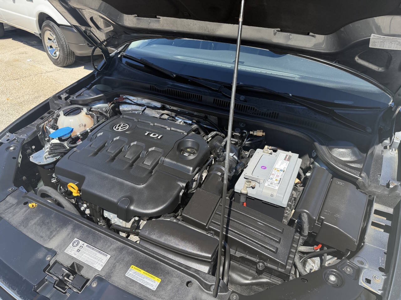 Used 2015 Volkswagen Jetta TDI SE FWD image 17
