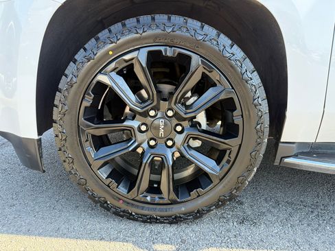 Used 2017 GMC Yukon SLT w/ Enhanced Security Package image 45