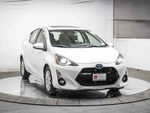 Certified 2016 Toyota Prius C Four image 3