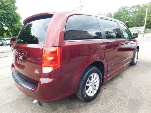 Used 2018 Dodge Grand Caravan SXT FWD image 16