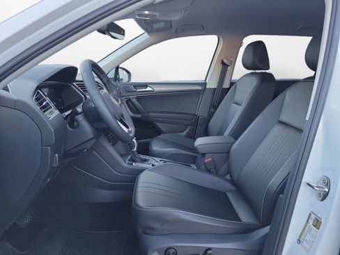 Certified 2022 Volkswagen Tiguan SE image 11