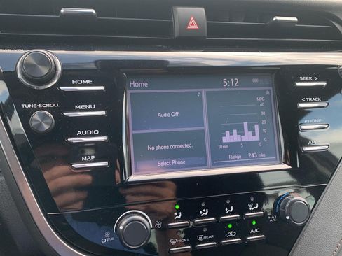 Used 2019 Toyota Camry LE FWD image 15