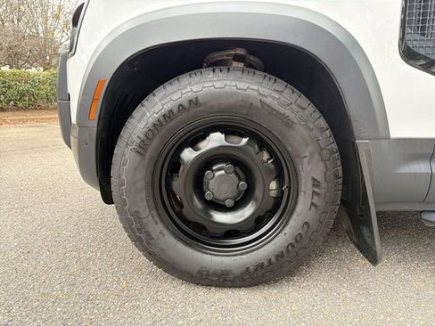 Used 2023 Land Rover Defender 110 S image 10