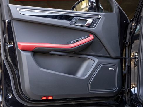 New 2025 Porsche Macan image 21