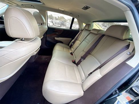 Used 2019 Lexus LS 500 w/ Accessory Package (Z2) image 27