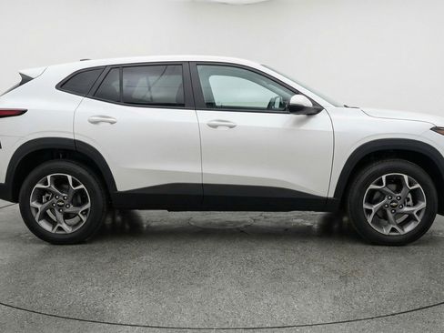 Used 2025 Chevrolet Trax LT image 9