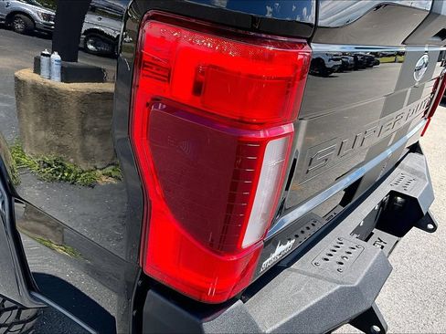 Used 2022 Ford F250 Lariat w/ Lariat Ultimate Package AWD/4WD image 26