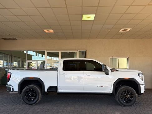 Used 2025 GMC Sierra 2500 AT4 w/ AT4 Premium Plus Package image 5