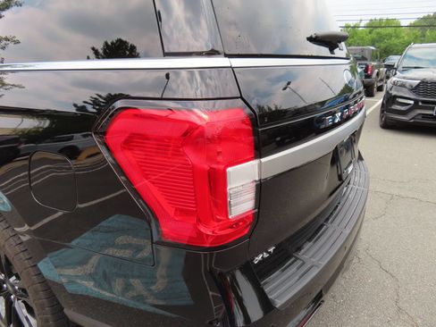 Used 2024 Ford Expedition Max XLT AWD/4WD image 10