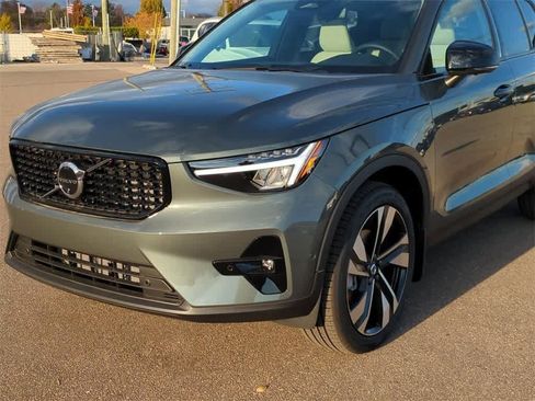 New 2026 Volvo XC40 B5 Plus w/ Protection Package Premier image 3