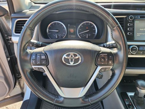 Used 2017 Toyota Highlander XLE AWD/4WD image 21