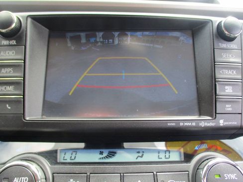 Used 2017 Toyota RAV4 XLE AWD/4WD image 17