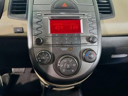 Used 2011 Kia Soul ! FWD image 22
