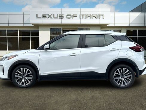 Used 2024 Nissan Kicks SV image 2