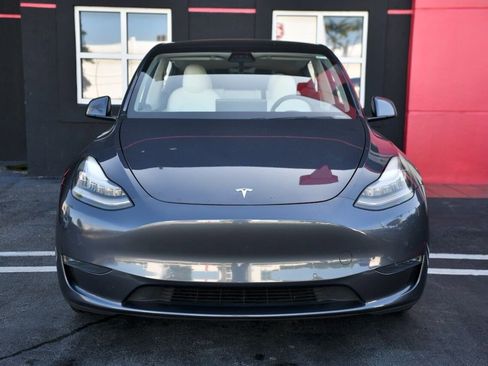 Used 2021 Tesla Model Y Long Range image 2