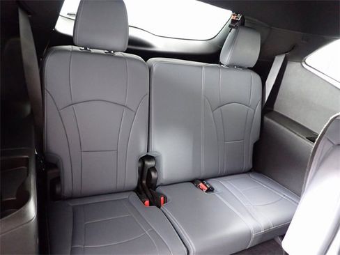 Used 2022 Buick Enclave Essence image 34