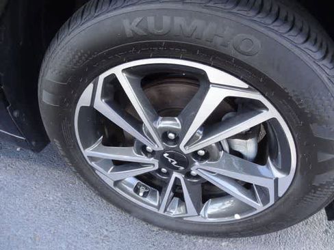 Used 2024 Kia Forte LXS w/ LXS Technology Package FWD image 17