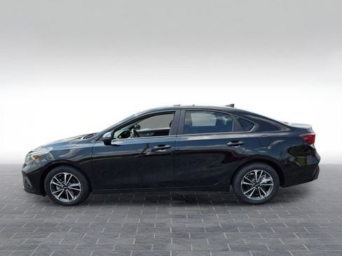 Used 2024 Kia Forte LXS w/ LXS Technology Package FWD image 4