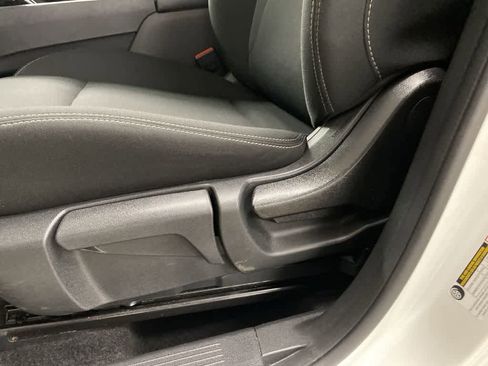 Used 2024 Nissan Rogue S image 14