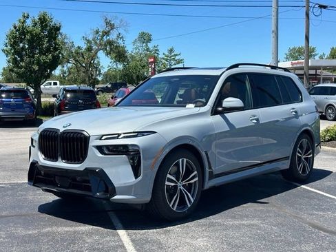 New 2026 BMW X7 xDrive40i w/ M Sport Package AWD/4WD image 6