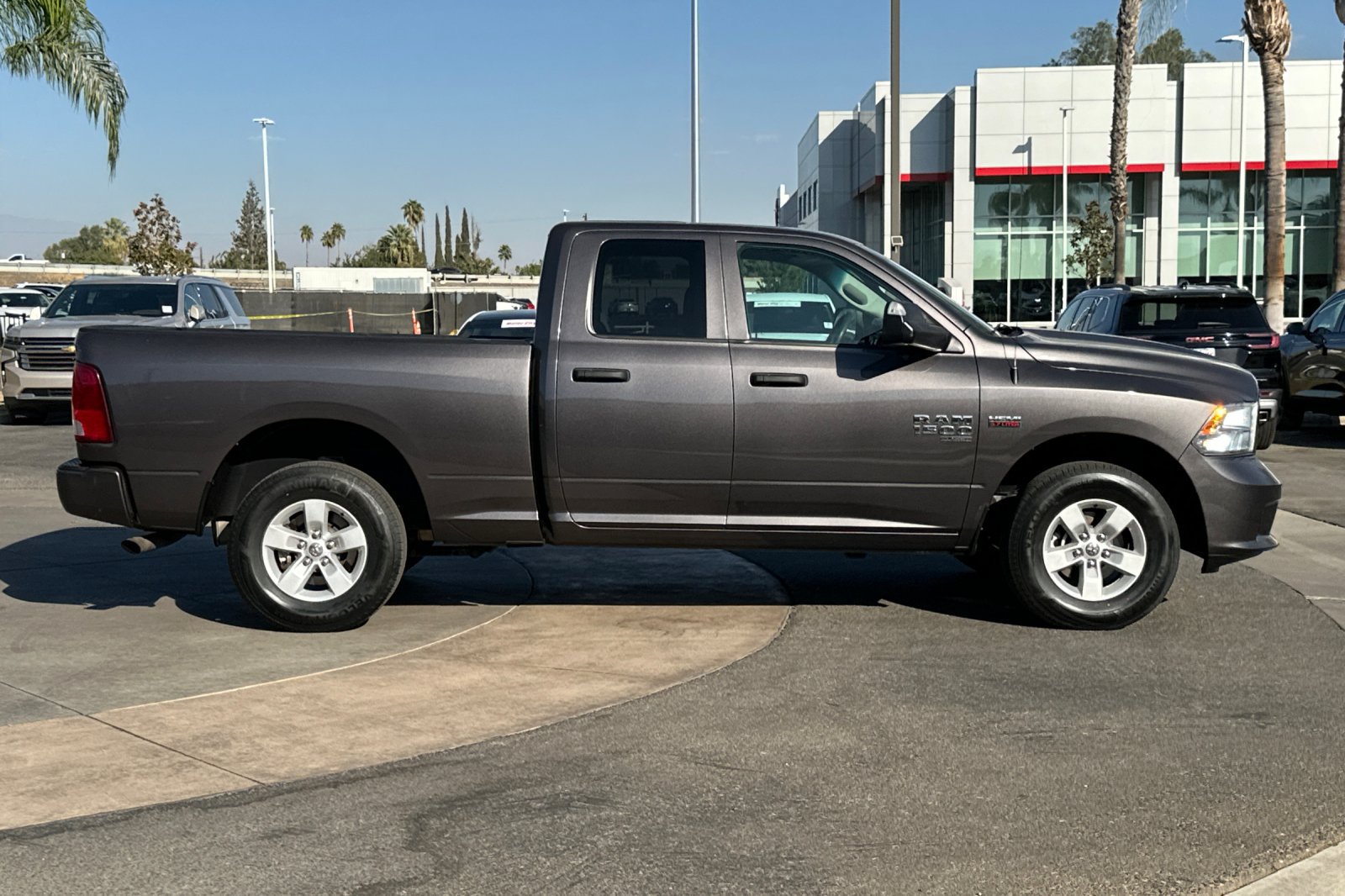 Used 2019 RAM 1500 Express AWD/4WD image 3