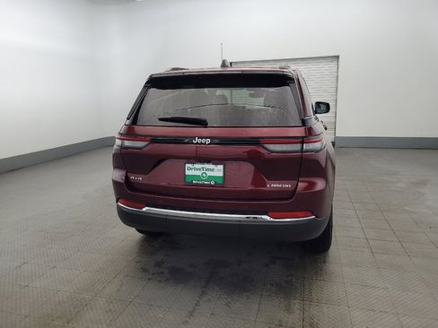 Used 2023 Jeep Grand Cherokee Laredo AWD/4WD image 7
