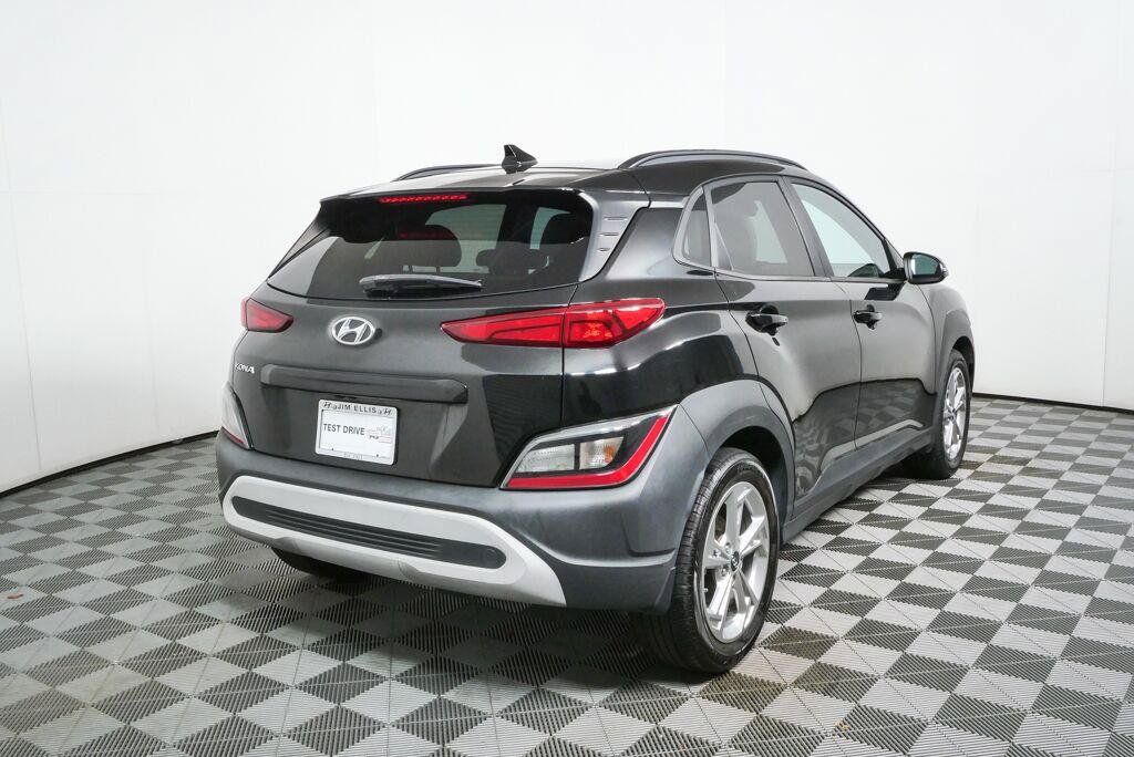 Used 2022 Hyundai Kona SEL FWD image 3