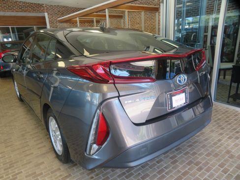 Used 2018 Toyota Prius Prime Premium FWD image 6