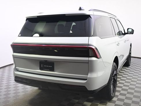 New 2026 Lincoln Navigator Reserve w/ Jet Appearance Package AWD/4WD image 6