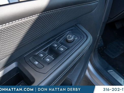 Used 2025 Volkswagen Atlas SE AWD/4WD image 15