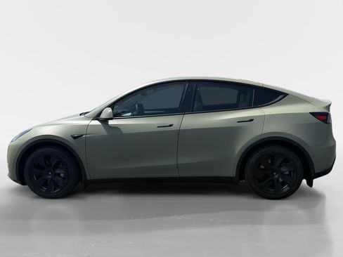 Used 2024 Tesla Model Y Long Range AWD/4WD image 2