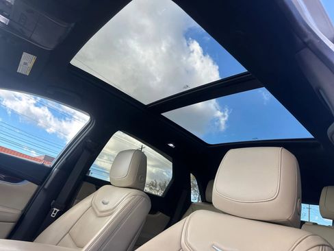 Used 2017 Cadillac XT5 Luxury image 18