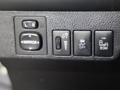 Used 2015 Toyota RAV4 Limited image 12