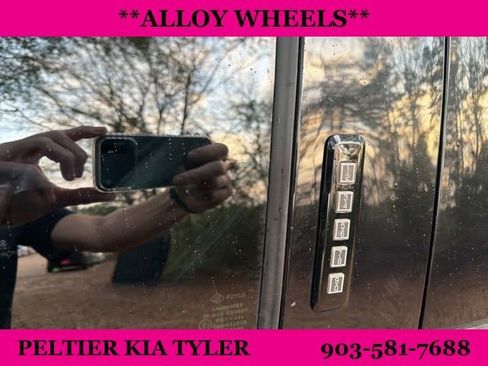 Used 2019 Ford F150 Lariat image 9